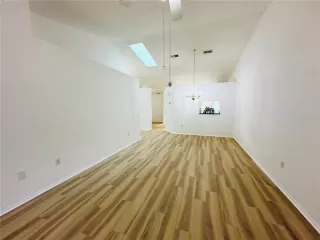 Photo #6: O6366453 Listing