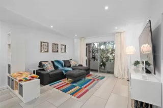 Photo #5: O6367047 Listing