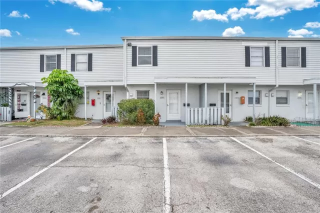 MLS: O6368707 Condo For Sale