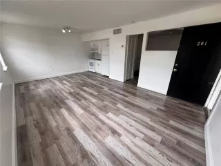 Photo #5: O6368901 Listing 