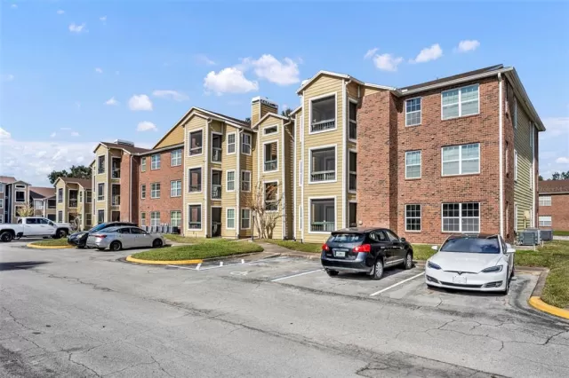 MLS: O6369180 Condo For Sale