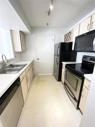 Photo #5: O6369710 Listing 