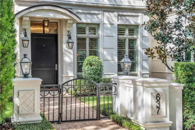 MLS: O6370317 Condo For Sale