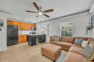 Photo #5: O6370353 Listing