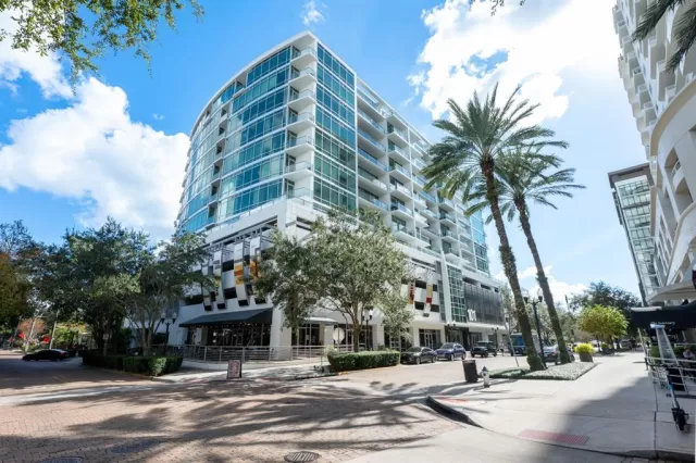 MLS: O6372196 Condo For Sale