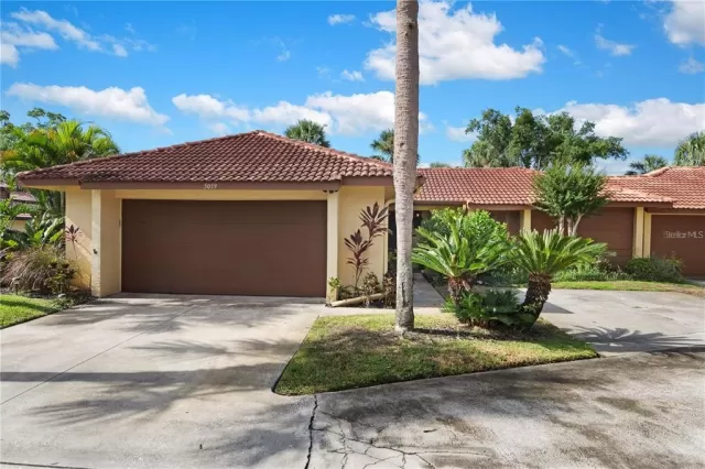 MLS: O6372637 Condo For Sale