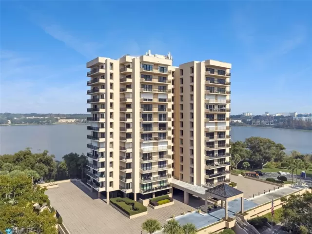 MLS: O6372958 Condo For Sale