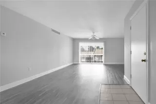 Photo #5: O6373700 Listing 