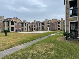 Photo #1: O6374474 Listing