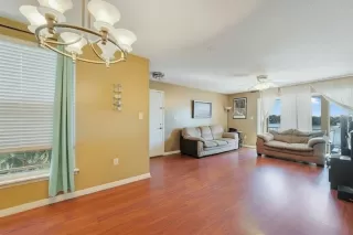 Photo #5: O6374971 Listing