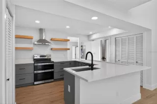 Photo #5: O6375260 Listing