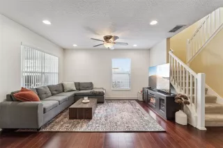 Photo #1: O6375374 Listing 