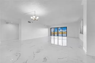 Photo #1: O6375780 Listing 