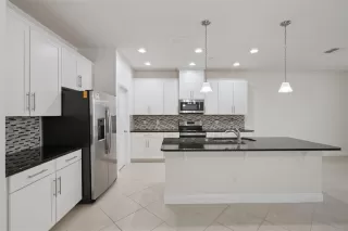 Photo #5: O6376008 Listing