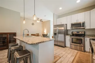 Photo #5: O6378106 Listing