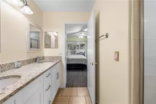 Photo #6: O6379032 Listing