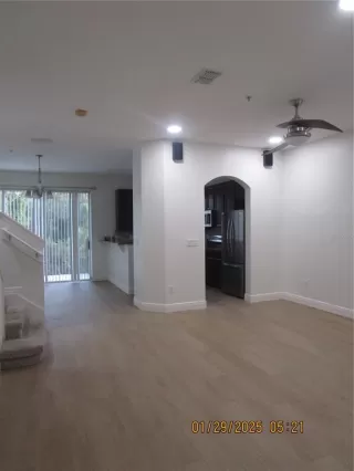 Photo #1: O6380004 Listing 