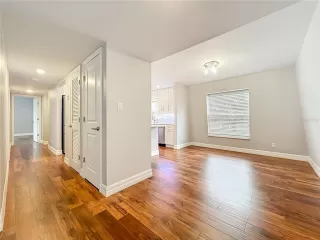 Photo #5: O6382293 Listing