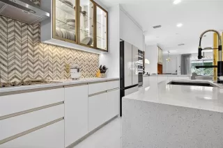 Photo #3: O6382383 Listing 