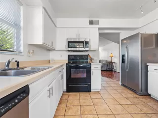 Photo #5: O6383042 Listing