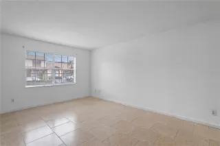 Photo #5: O6383293 Listing