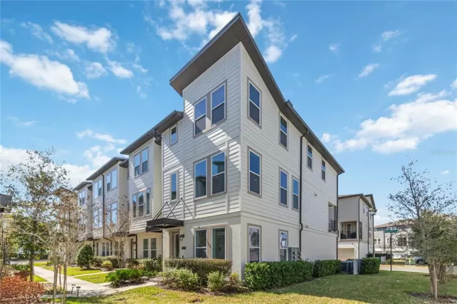 MLS: O6383706 Condo For Sale