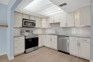 Photo #1: O6384013 Listing 