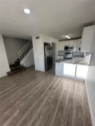 Photo #5: O6384856 Listing 