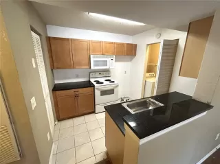 Photo #3: O6384885 Listing