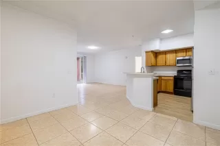 Photo #5: O6384886 Listing