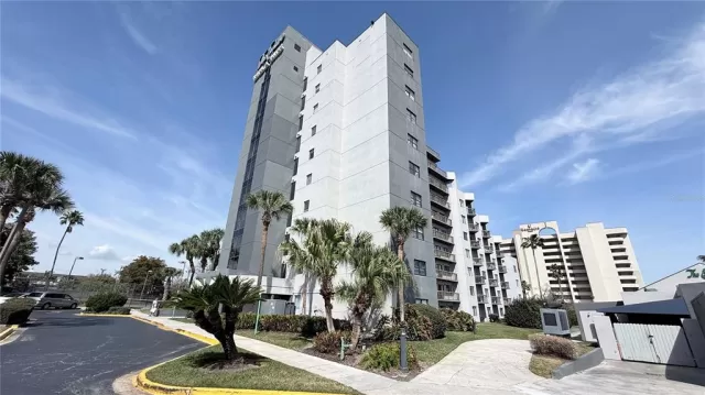 MLS: O6384933 Condo For Sale