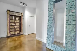 Photo #5: O6385001 Listing