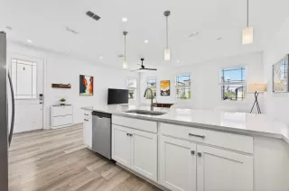 Photo #5: O6385016 Listing