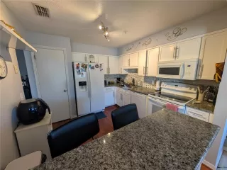 Photo #5: O6385044 Listing