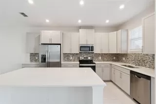 Photo #3: O6385210 Listing