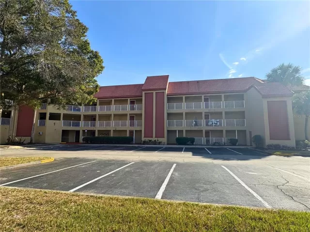 MLS: O6386294 Condo For Sale