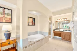 Photo #5: O6386337 Listing