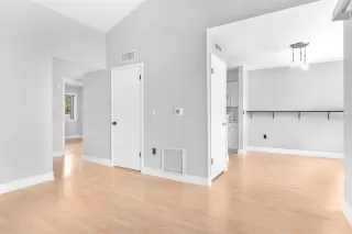 Photo #6: O6386567 Listing