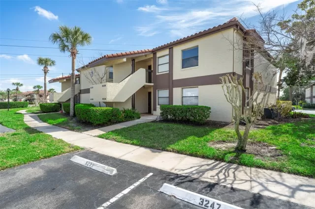 MLS: O6386667 Condo For Sale