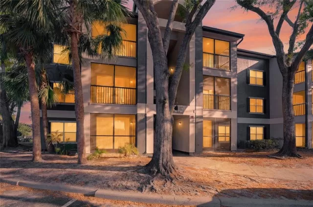 MLS: O6387141 Condo For Sale