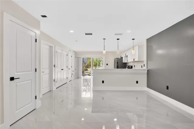 MLS: O6388668 Condo For Sale