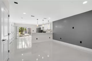 Photo #1: O6388668 Listing