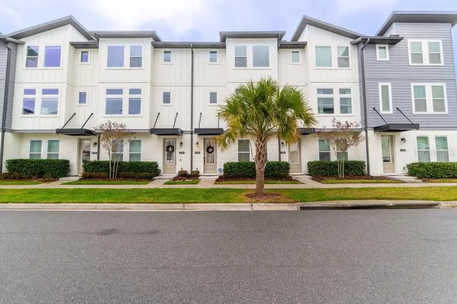 MLS: O6389286 Condo For Sale