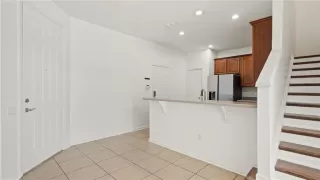 Photo #3: O6389783 Listing