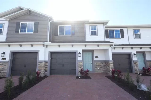 MLS: O6389898 Condo For Sale