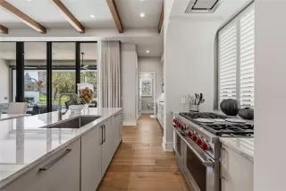 Photo #6: O6390183 Listing 