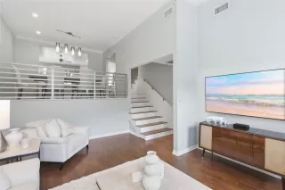 Photo #3: O6390622 Listing