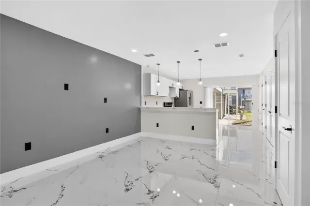 MLS: O6390662 Condo For Sale