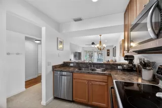 Photo #5: O6390840 Listing