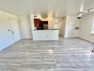 Photo #6: O6392036 Listing